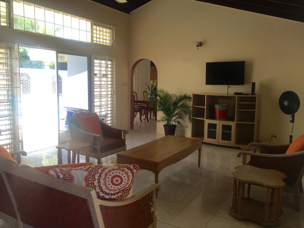 La Casa Feliz Montego Bay Ngoại thất bức ảnh